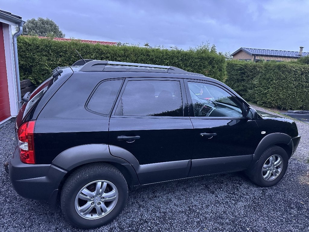Hyundai Tucson 2.0 I 2WD 2007 Zwart, 4 cilinders, Zwart, Origineel Nederlands, 75 €/maand