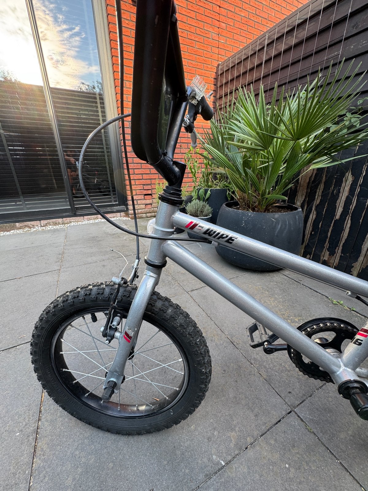 Wipe 16 inch BMX fiets - Zo goed als nieuw, Fietsen en Brommers, Fietsen | Crossfietsen en BMX, 16 tot 20 inch, Staal, Velgrem