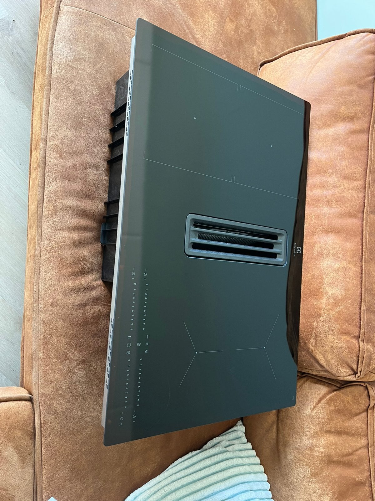 Electrolux inductie kookplaat met afzuiging kcc83443ck nieuw, Witgoed en Apparatuur, Kookplaten, Ophalen, 4 kookzones, Zo goed als nieuw