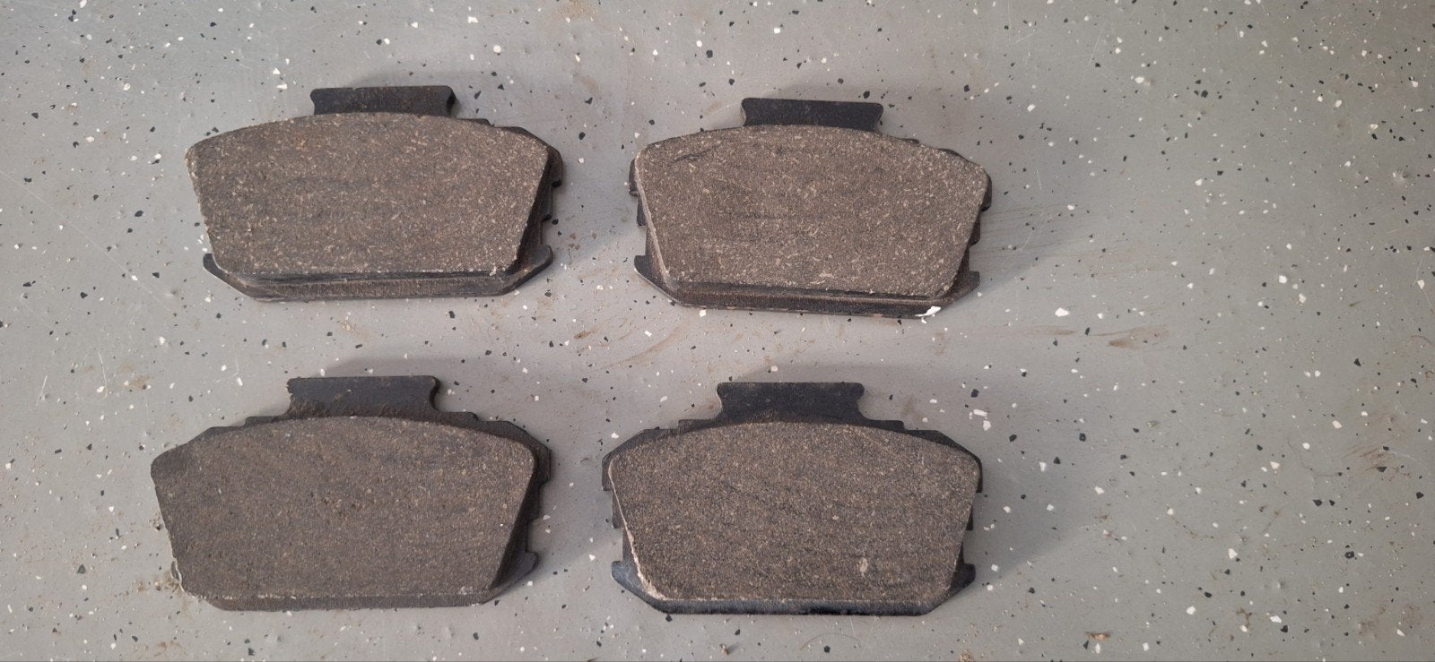 Nieuwe remblokken voor Datsun ( Nissan) Bluebird 160/180, Ophalen of Verzenden, Nieuw, Oldtimer onderdelen