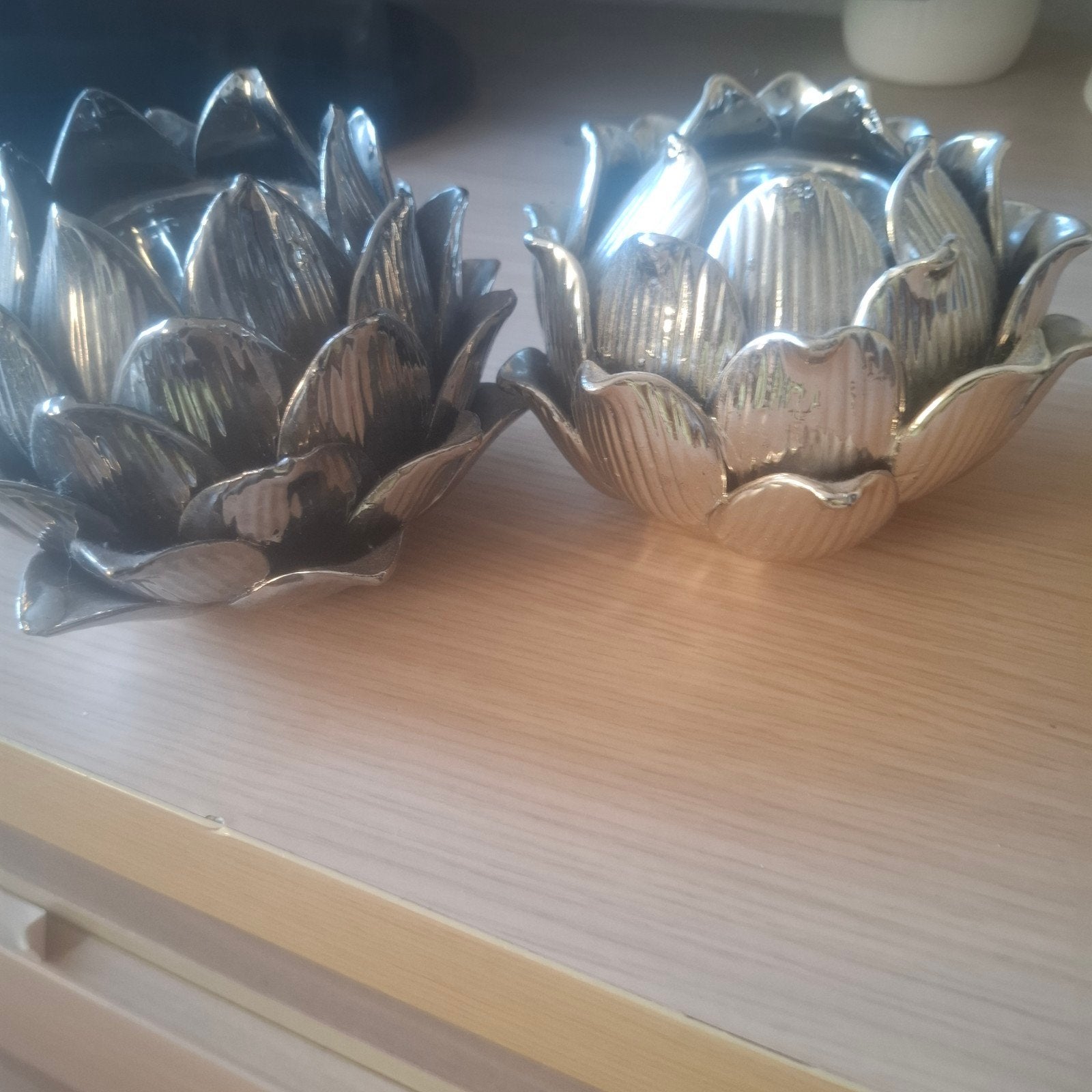 Set van 2 zilverkleurige lotus waxinelichthouders, Huis en Inrichting, Gebruikt, Waxinelichthouder, Ophalen of Verzenden, Metaal