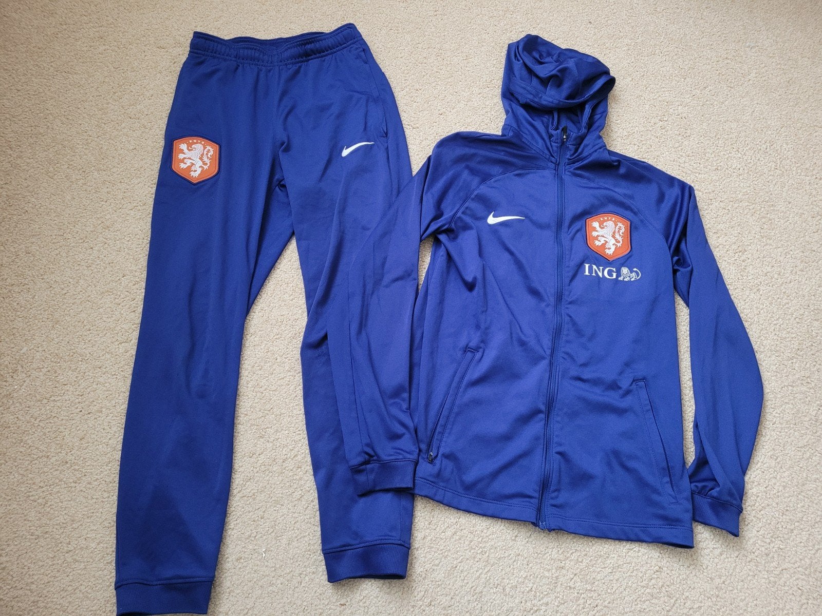 Nike trainingspak KNVB Nederland (ING) maat 147 - 158), Kinderen en Baby's, Ophalen of Verzenden, Zo goed als nieuw, Jongen of Meisje