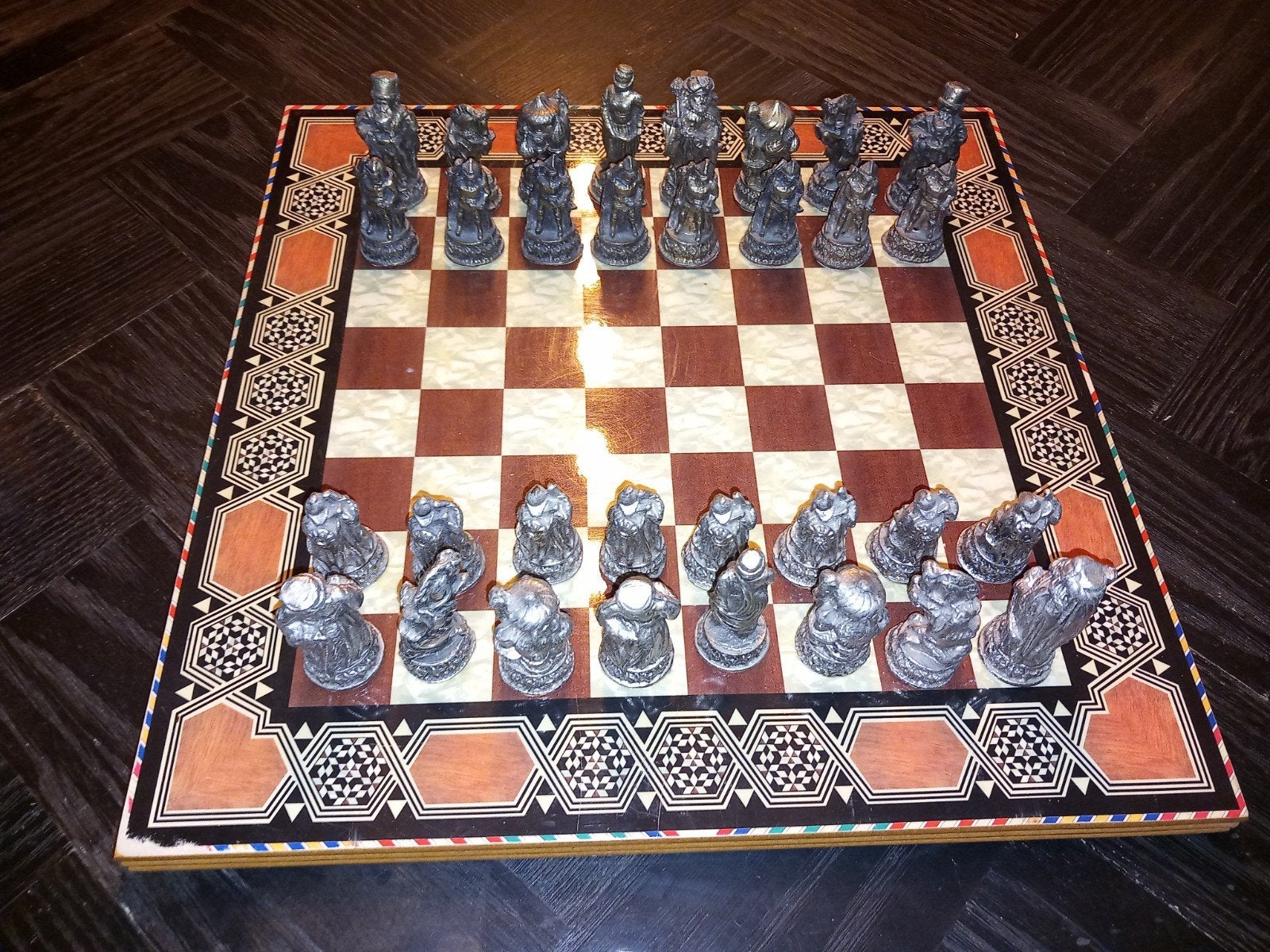 Uniek Schaakspel met Gedetailleerde Metalen Stukken, Gebruikt, Onbekend@voorbeeld.com, Een of twee spelers, Onbekend
