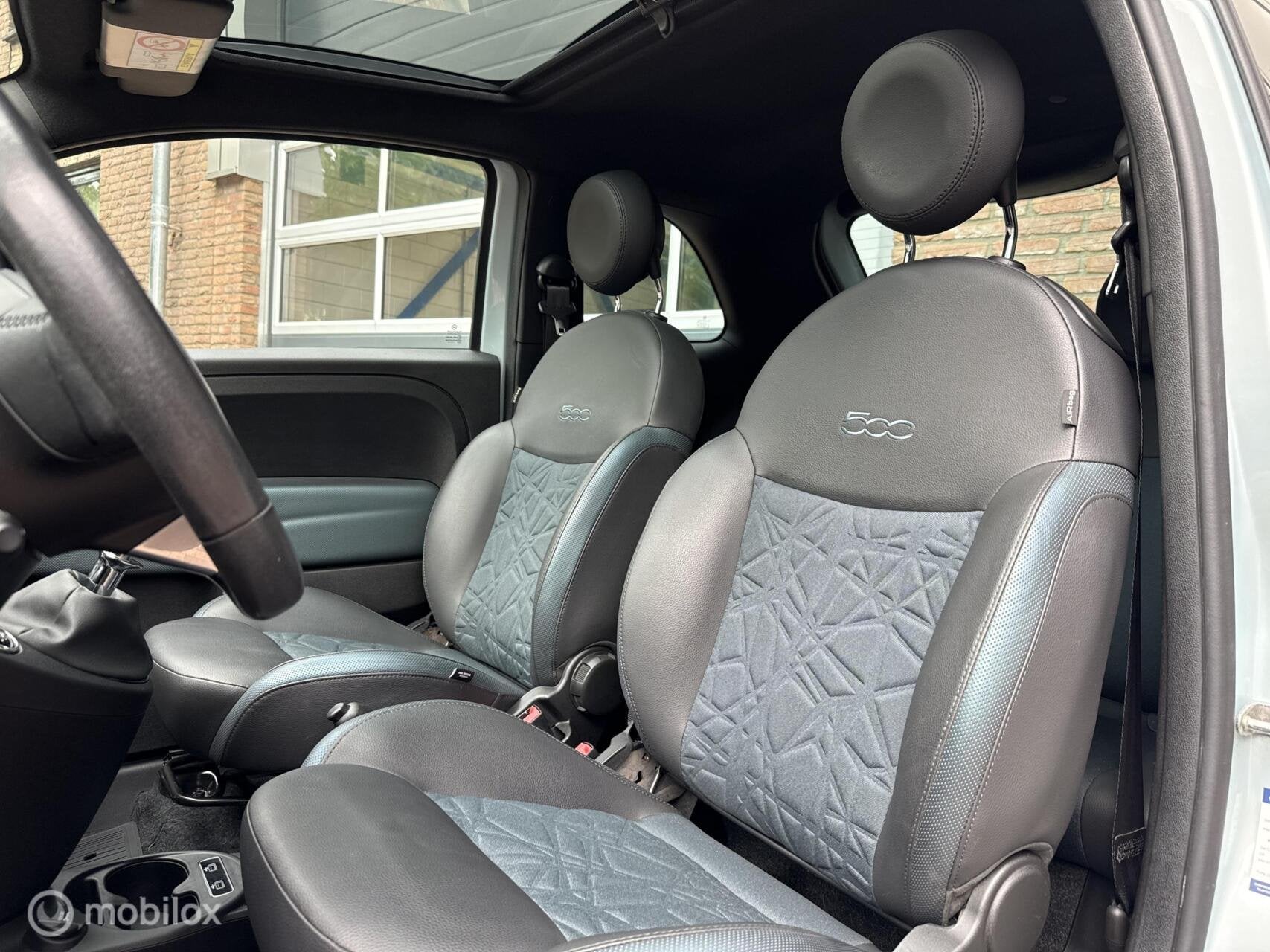 Fiat 500 1.0 Hybrid Launch Edition Panodak Leer Navi Carplay, Voorwielaandrijving, 40 €/maand, 4 stoelen, Leder en Stof
