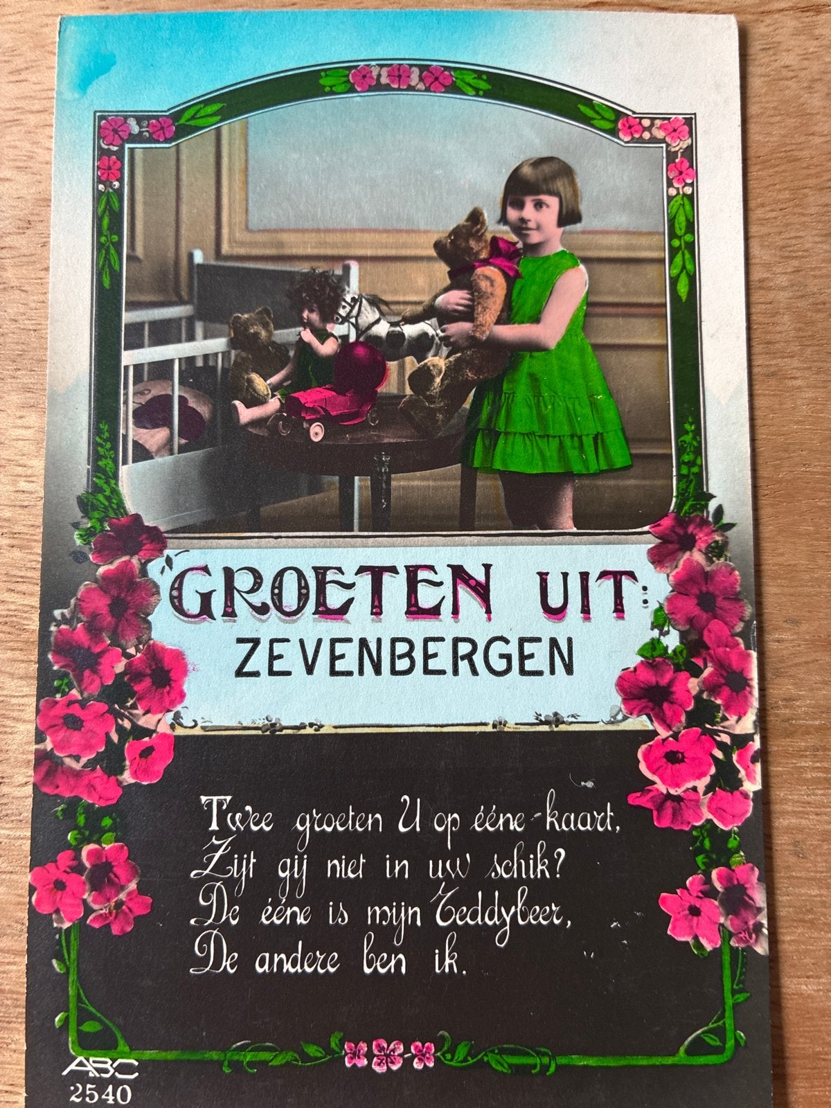 Ansichtkaart Groeten uit Zevenbergen - Meisje met Teddybeer, Ophalen of Verzenden, 1920 tot 1940, Ongelopen, Noord-Brabant