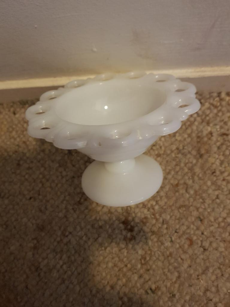 Schaaltje van melkglas., Antiek en Kunst, Ophalen
