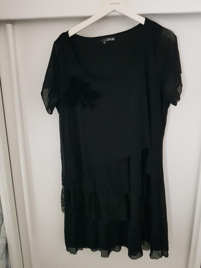 Norah  laagjes jurk mt 46, Kleding | Dames, Jurken, Ophalen of Verzenden, Nieuw, Maat 46/48 (XL) of groter, Onder de knie