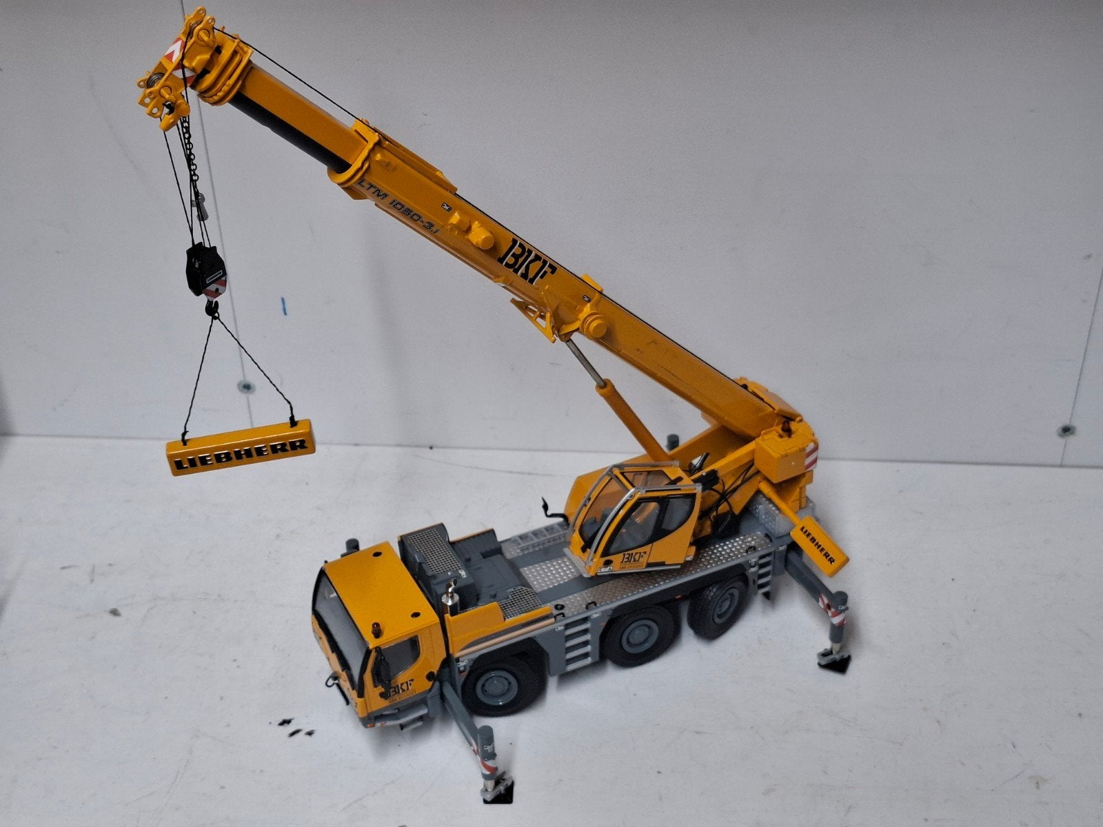 Liebherr LTM 1050-3.1 hijskraan BKF schaal 1:50, Hobby en Vrije tijd, Modelauto's | 1:50, Ophalen of Verzenden, Hijskraan, Tractor of Landbouw