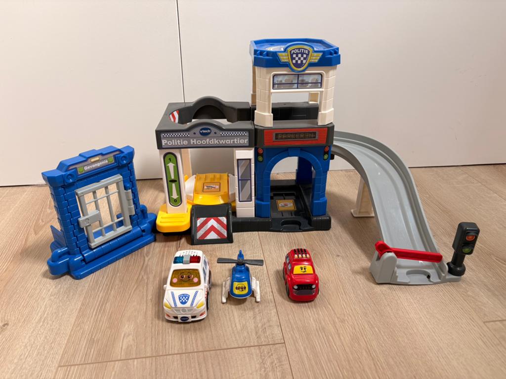 Zo goed als nieuwe vtech toet toet politie hoofdkwartier, Ophalen of Verzenden, Zo goed als nieuw, 2 tot 4 jaar