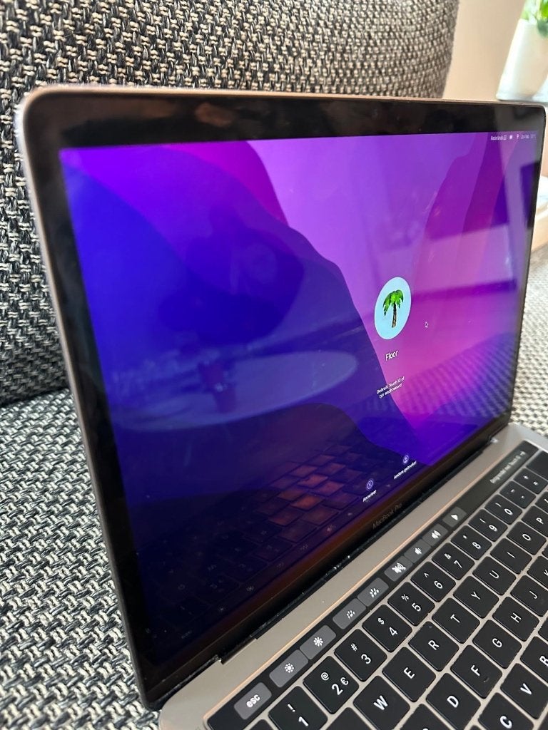 MacBook Pro 13" (2019) i5 8GB 256GB SSD + Tech21 hoes, Gebruikt, 256 GB, 2 tot 3 Ghz, 8 GB