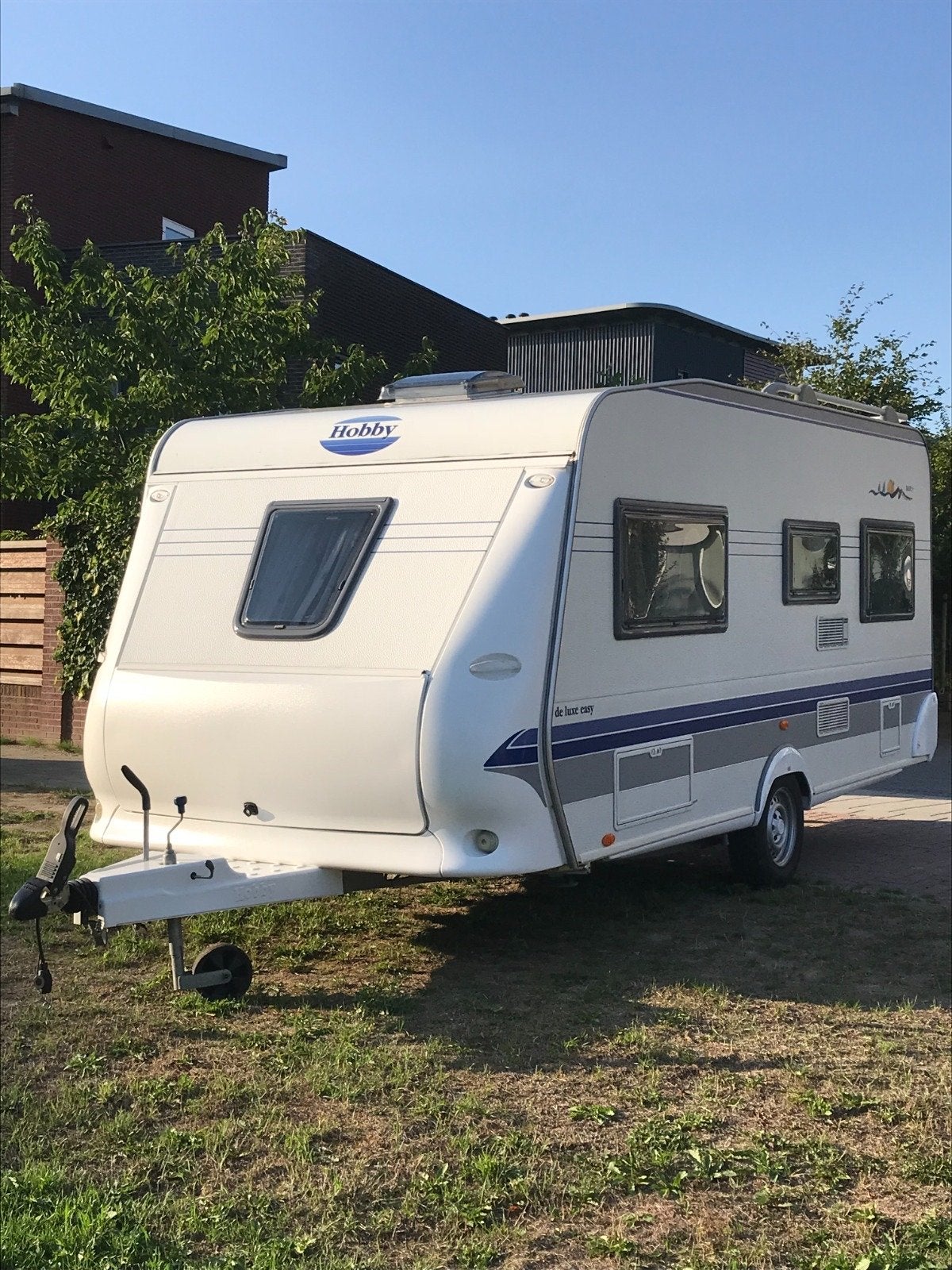 Hobby 460 De Luxe Easy Caravan met Voortent en Fietsenrek, Caravans en Kamperen, Caravans, Vast bed, Rondzit, Hobby, Particulier