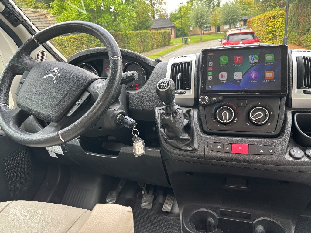 Foto 24 van Zeer nette Pilote V600G buscamper met 3 slaapplaatsen