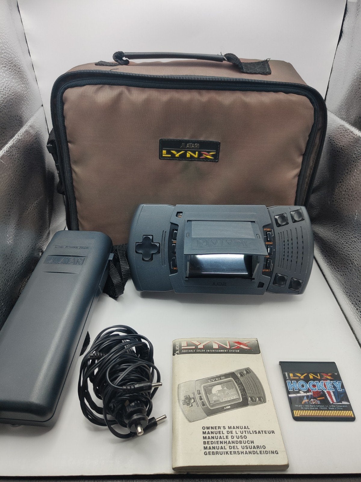 Atari Lynx met tas, power pack, handleiding en game, Atari, Onbekend, Ophalen of Verzenden, Zo goed als nieuw