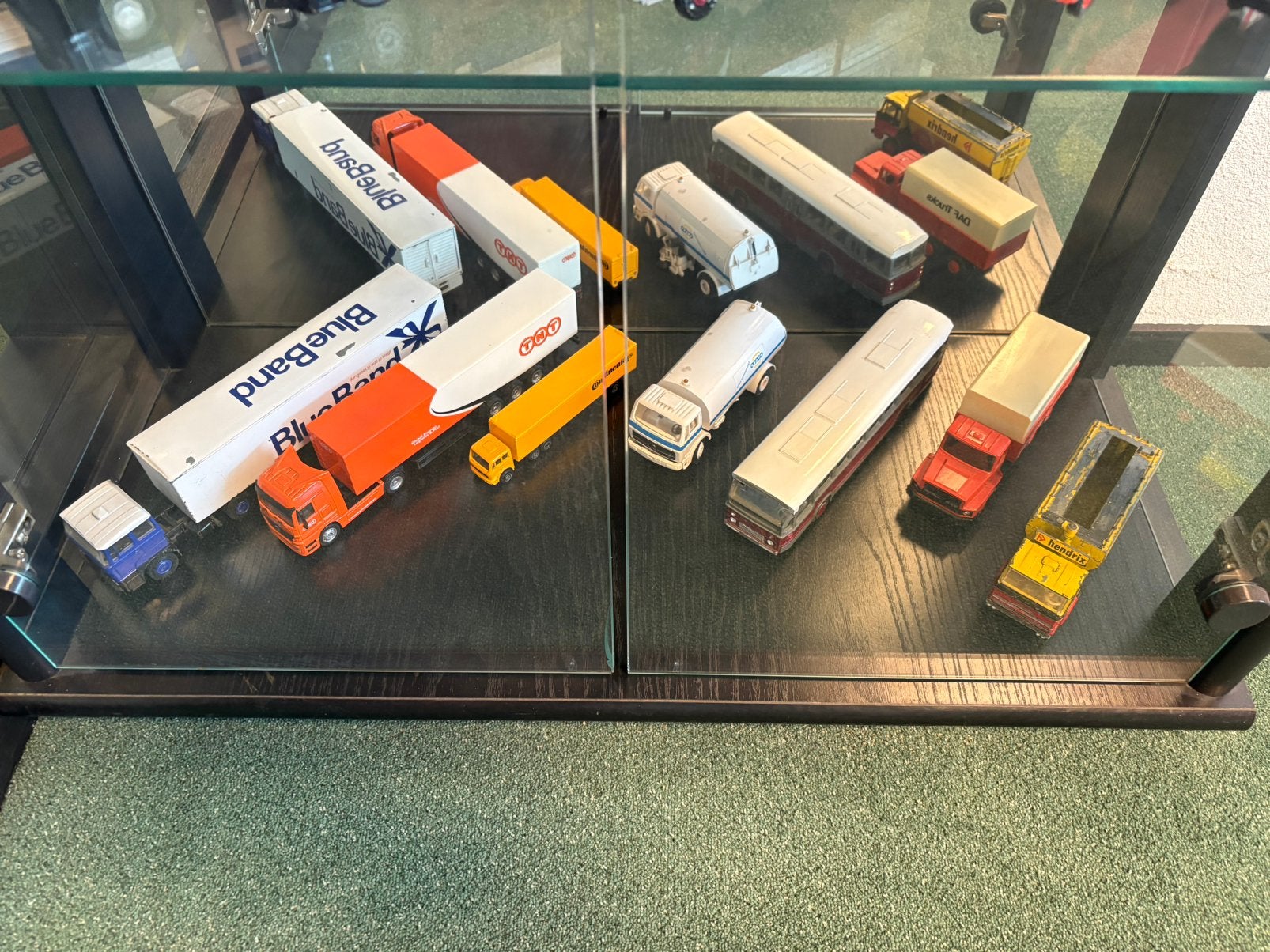 Diverse DAF miniaturen te koop eventueel met kast ., Ophalen, Bus of Vrachtwagen