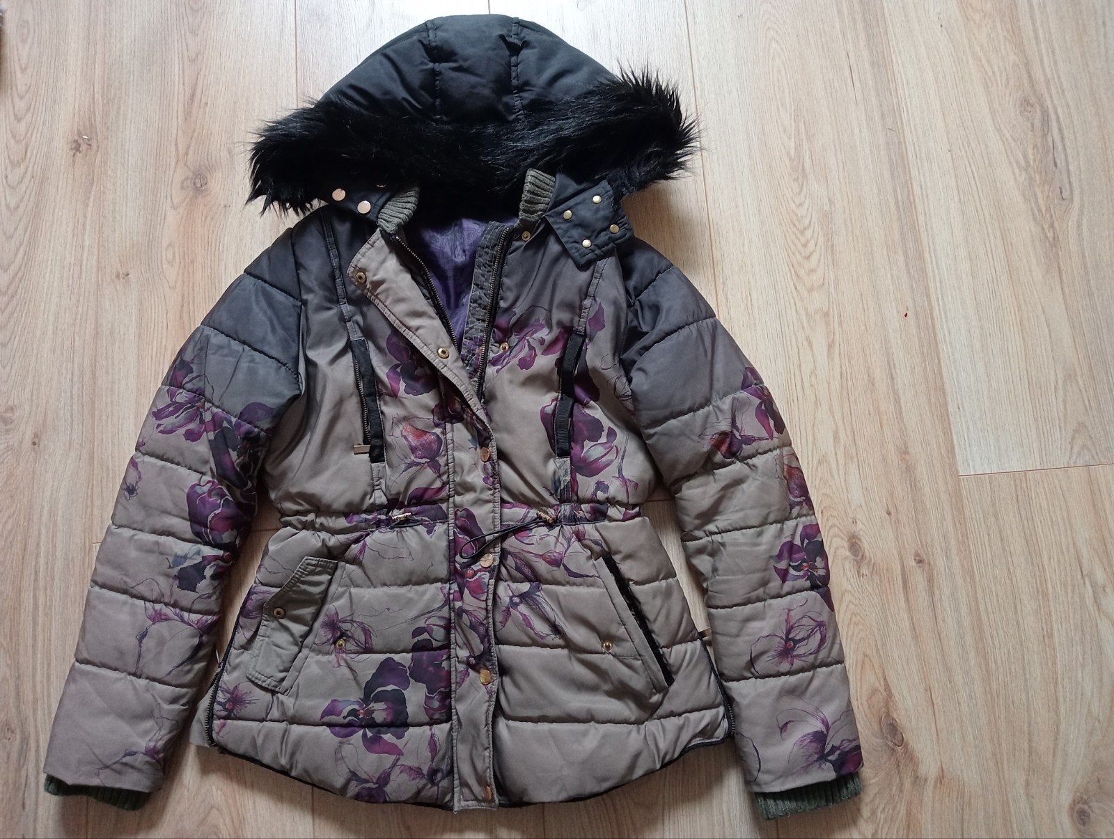 Desigual groene jas met print capuchon maat 42, Maat 42/44 (L), Ophalen of Verzenden, Desigual, Gedragen