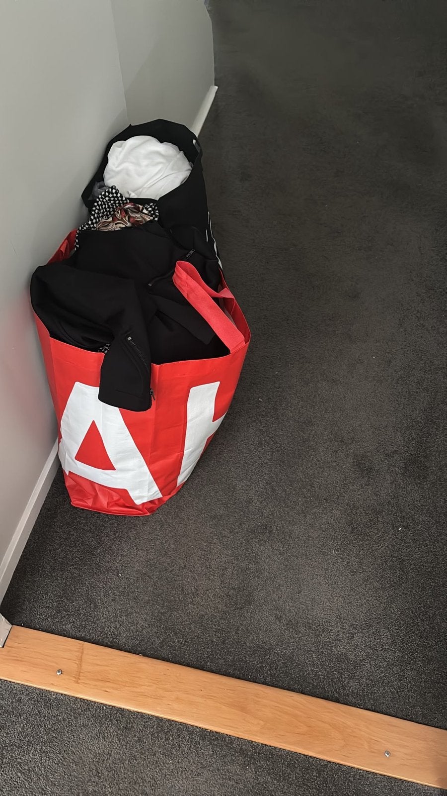 Grote tas met dameskleding, maat 42 - Gratis af te halen, Ophalen, Gedragen