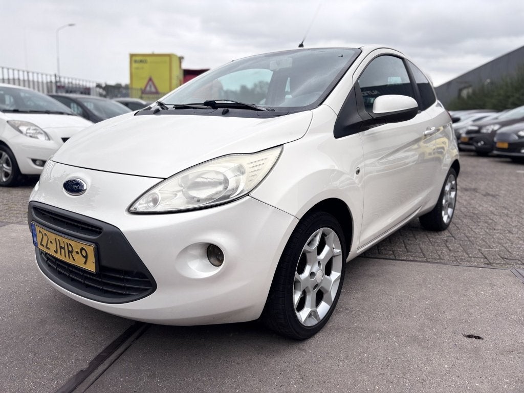 Ford Ka 1.2 Titanium AIRCO! (bj 2009), Auto's, Gebruikt, 1242 cc, 4 stoelen, Wit