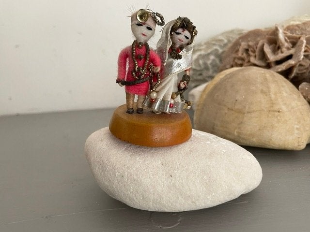 Handgemaakt miniatuur Indiaas bruidspaar India. Gelukspopjes, Ophalen