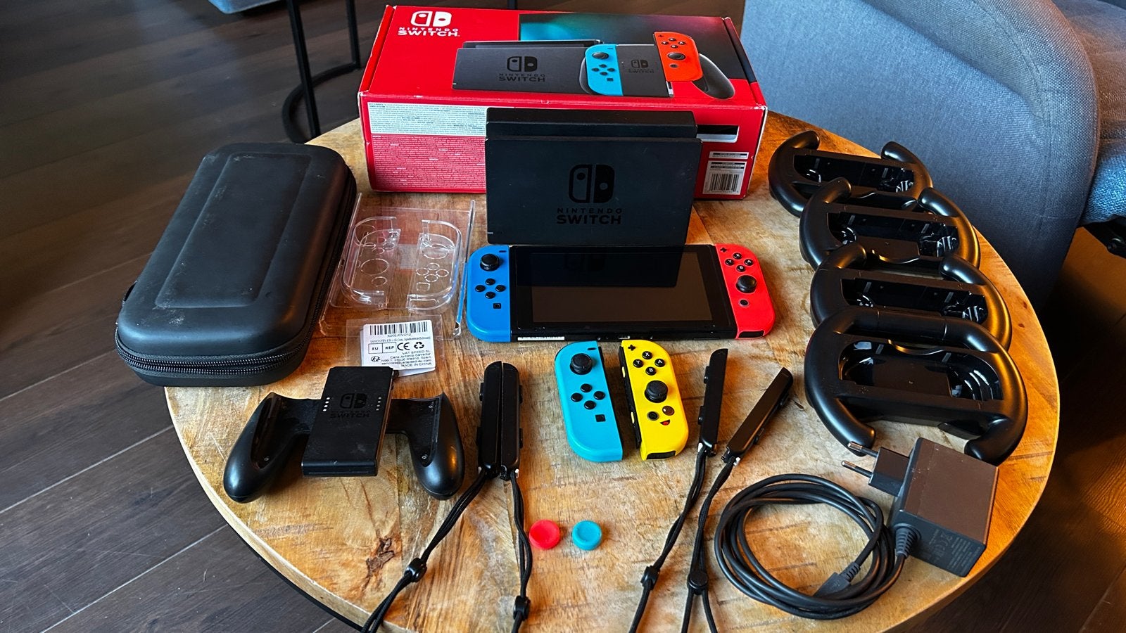 Nintendo Switch Compleet Pakket - Prima Staat met Extra's, Ophalen, Zo goed als nieuw, Met 3 controllers of meer, Switch Original