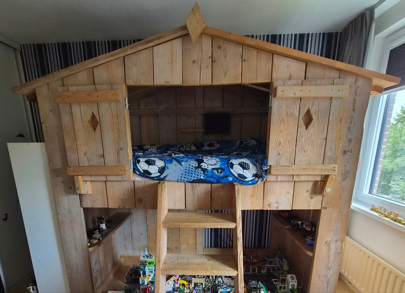 Stoer steigerhouten hoogslaper in huisjesvorm!, Ophalen, Hoogslaper