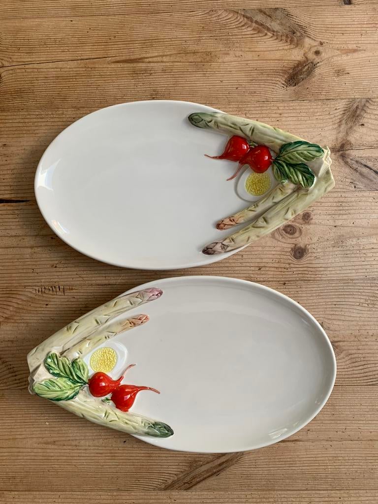 Twee handgeschilderde Italiaanse borden uit Treviso., Ophalen of Verzenden, Zo goed als nieuw, Bord(en), Overige stijlen