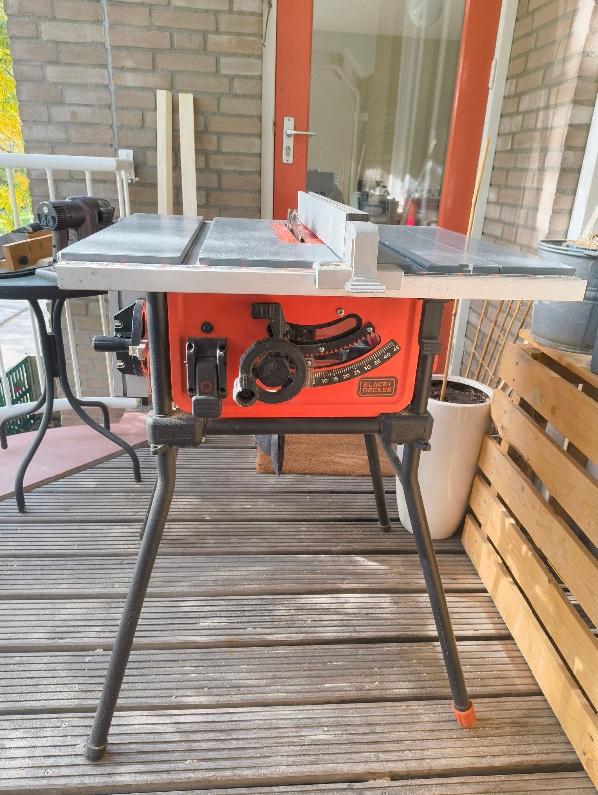 Foto 3 van Black en Decker BES720 Zaagtafel
