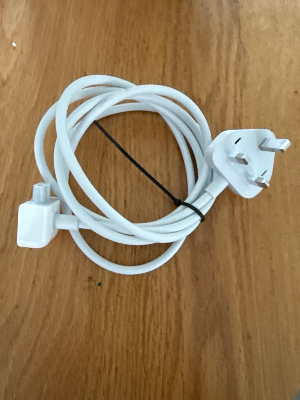 Apple MacBook Verlengsnoer met Engelse Plug (Verlengkabel), Computers en Software, Pc- en Netwerkkabels, Zo goed als nieuw, Ophalen of Verzenden