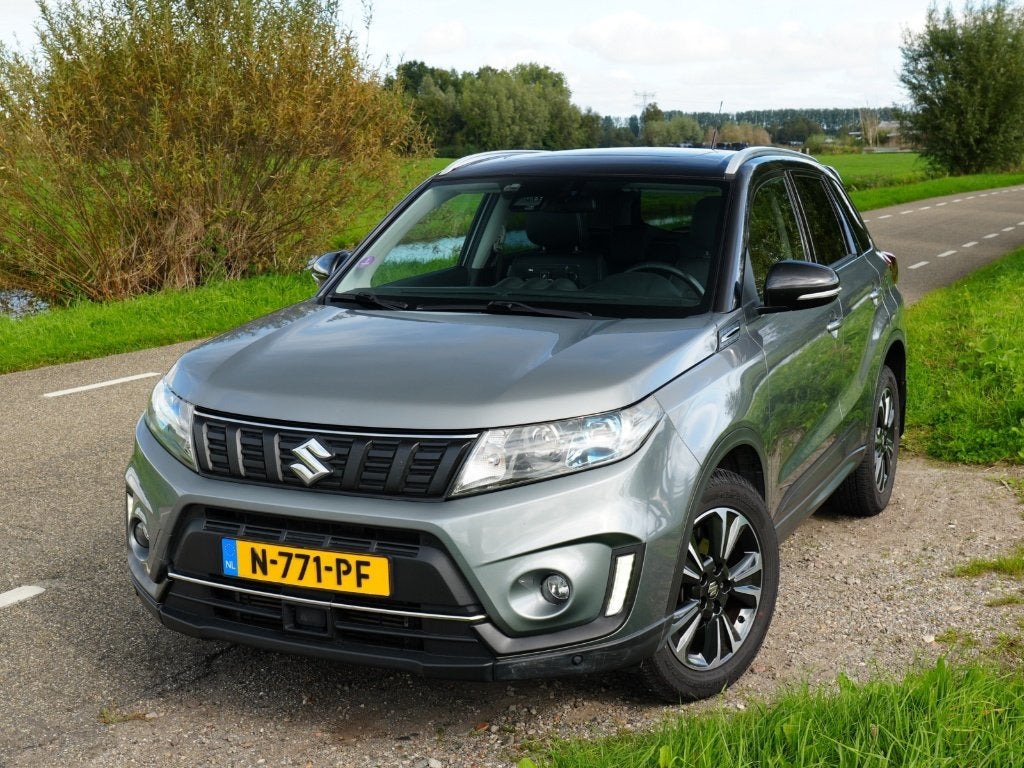 Suzuki Vitara 1.4 ALLGRIP 4x4 - pano - trekhaak - adap.cruis, Voorwielaandrijving, Zwart, 4 cilinders, 400 kg