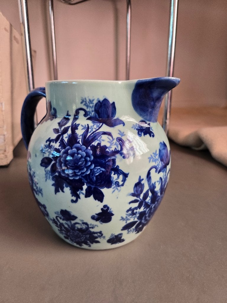 VICTORIA WARE JUG BULBOUS BLUE WHITE, Ophalen of Verzenden