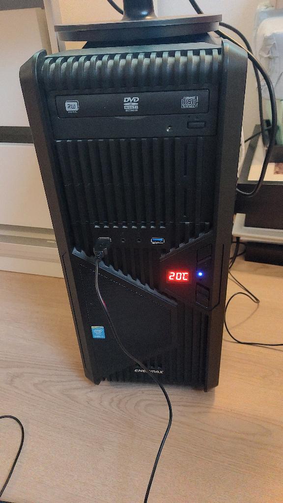 Complete (gaming) pc met twee beeldschermen, Computers en Software, Desktop Pc's, Gebruikt, 3 tot 4 Ghz, SSD, 16 GB, Met videokaart