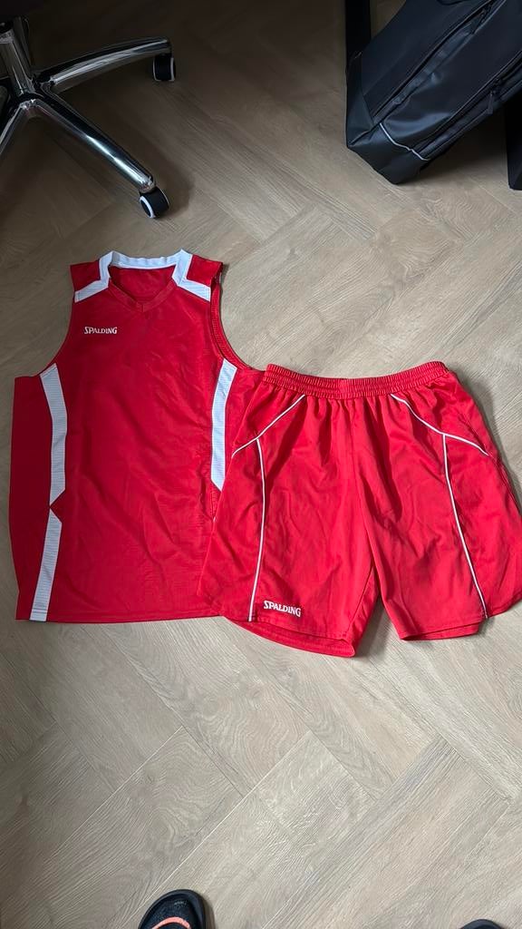 Als nieuw: Spalding basketbal tenue maat M, Sport en Fitness, Basketbal, Ophalen of Verzenden, Zo goed als nieuw, Kleding