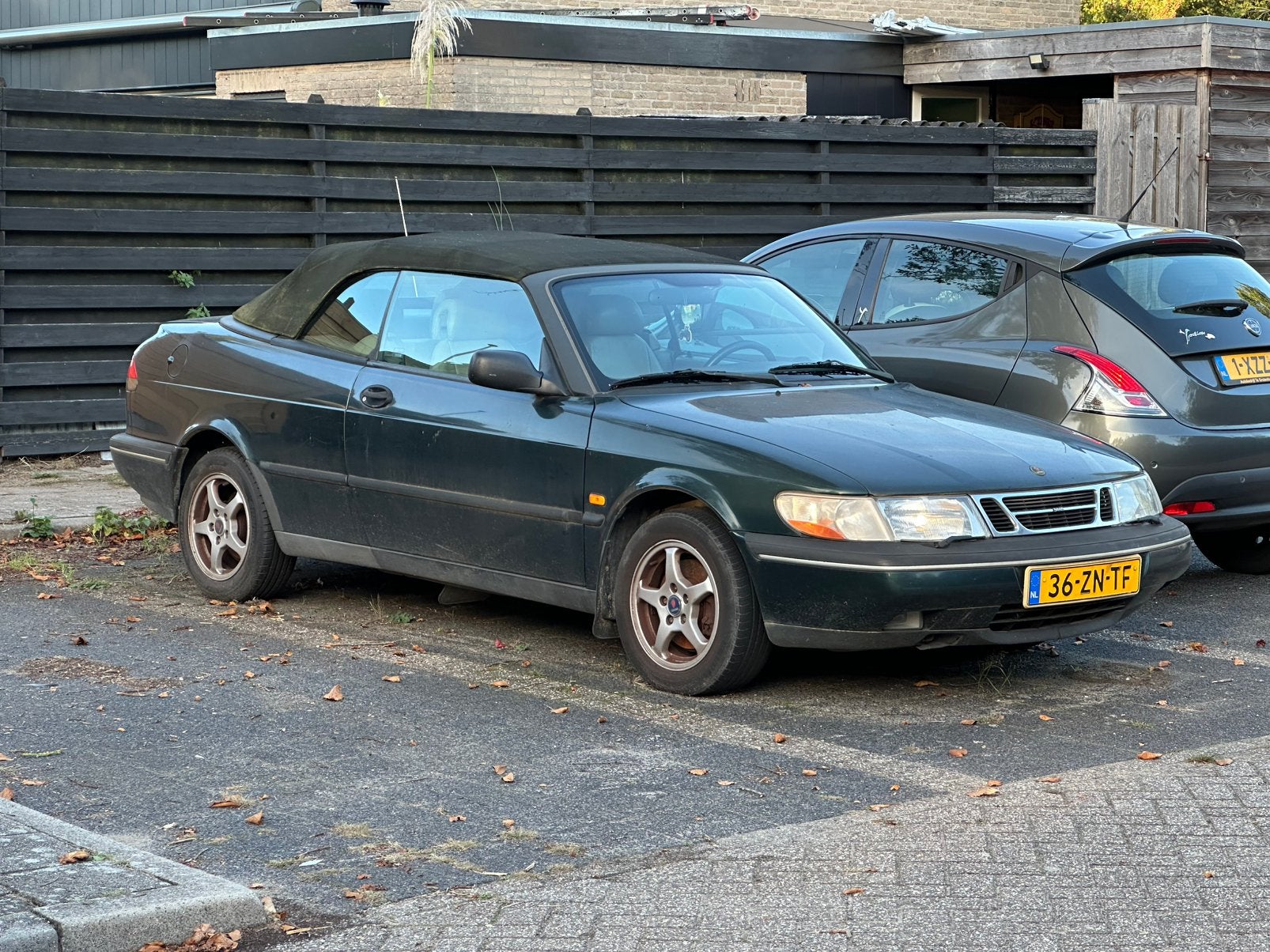Saab 900 2.3 I S Cabrio 1996 Groen, Auto's, Voorwielaandrijving, Beige, 4 cilinders, 4 stoelen