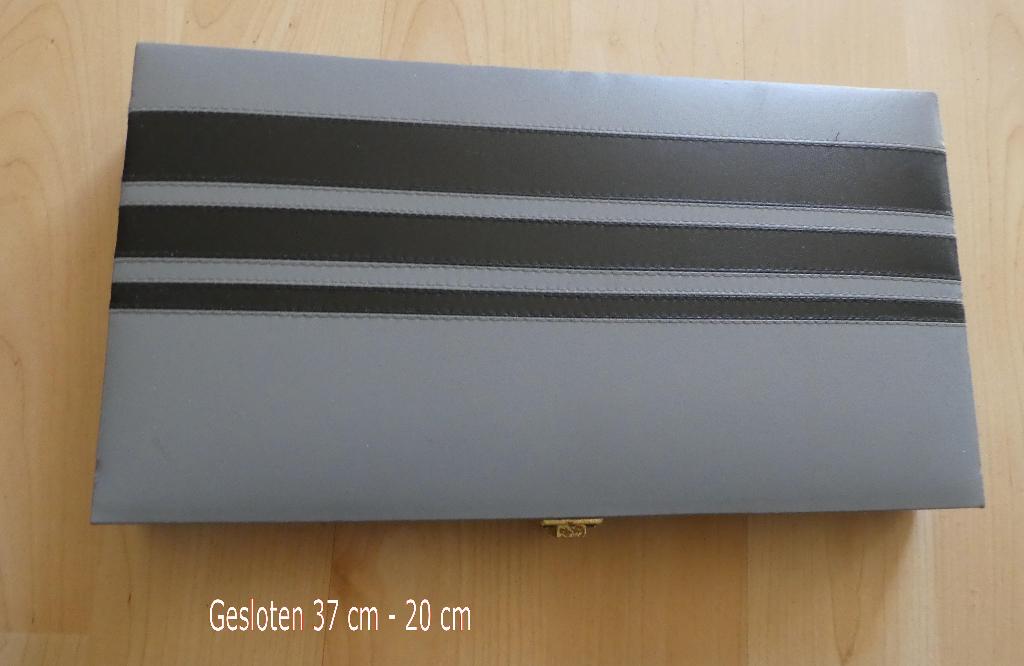 Backgammon Tric Trac grijze koffer. NIEUW., Een of twee spelers, Ophalen of Verzenden, Nieuw