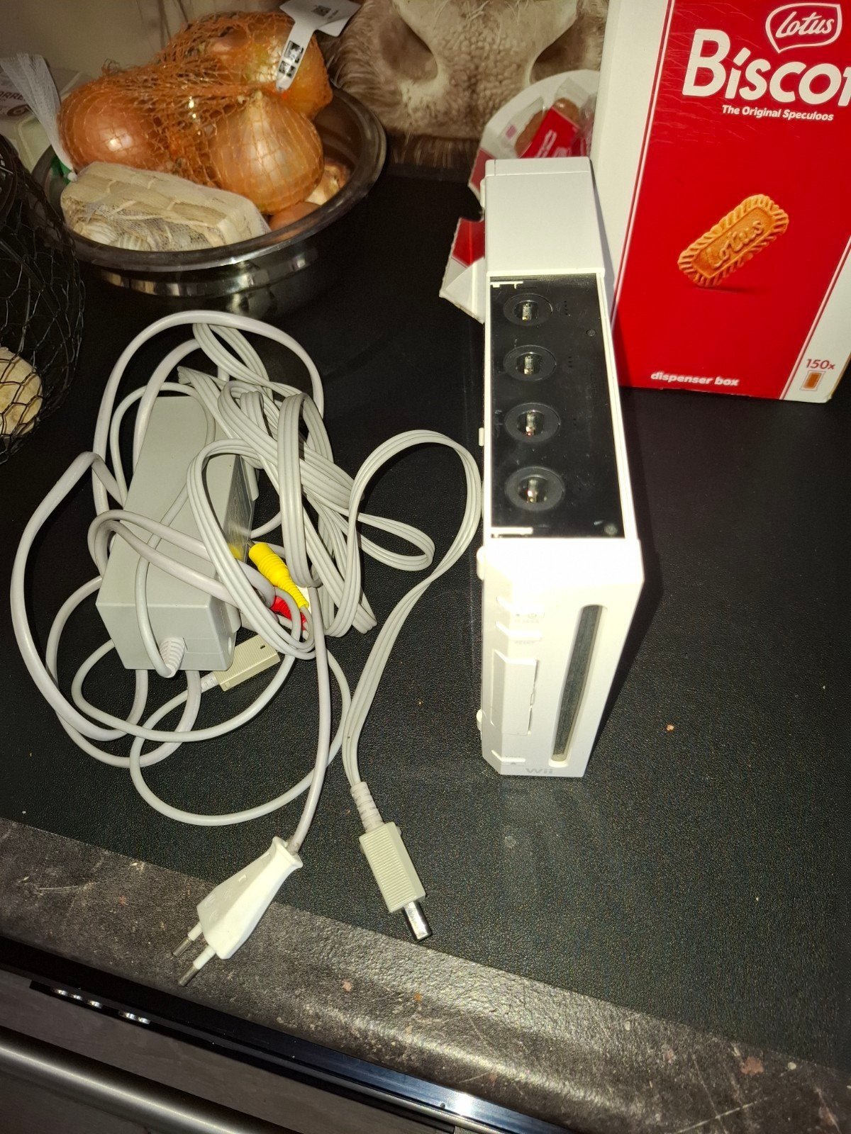 Wii console met kabels, Spelcomputers en Games, Spelcomputers | Nintendo Wii, Gebruikt, Zonder controller, Ophalen of Verzenden