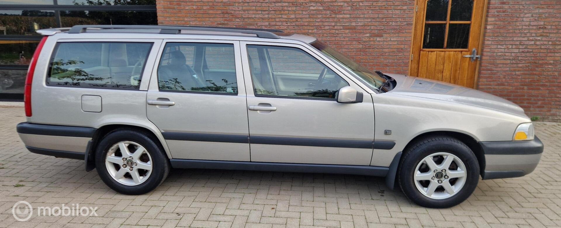 Volvo V70 XC 2.5 T AWD Luxury, Auto's, Gebruikt, Vierwielaandrijving, 1600 kg, 1630 kg