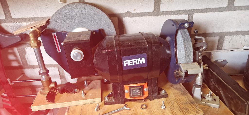 FERM Nat/droog Tafelslijper (Bgm-1021), Ophalen, Gebruikt, Minder dan 700 watt, Werkbankslijpmachine