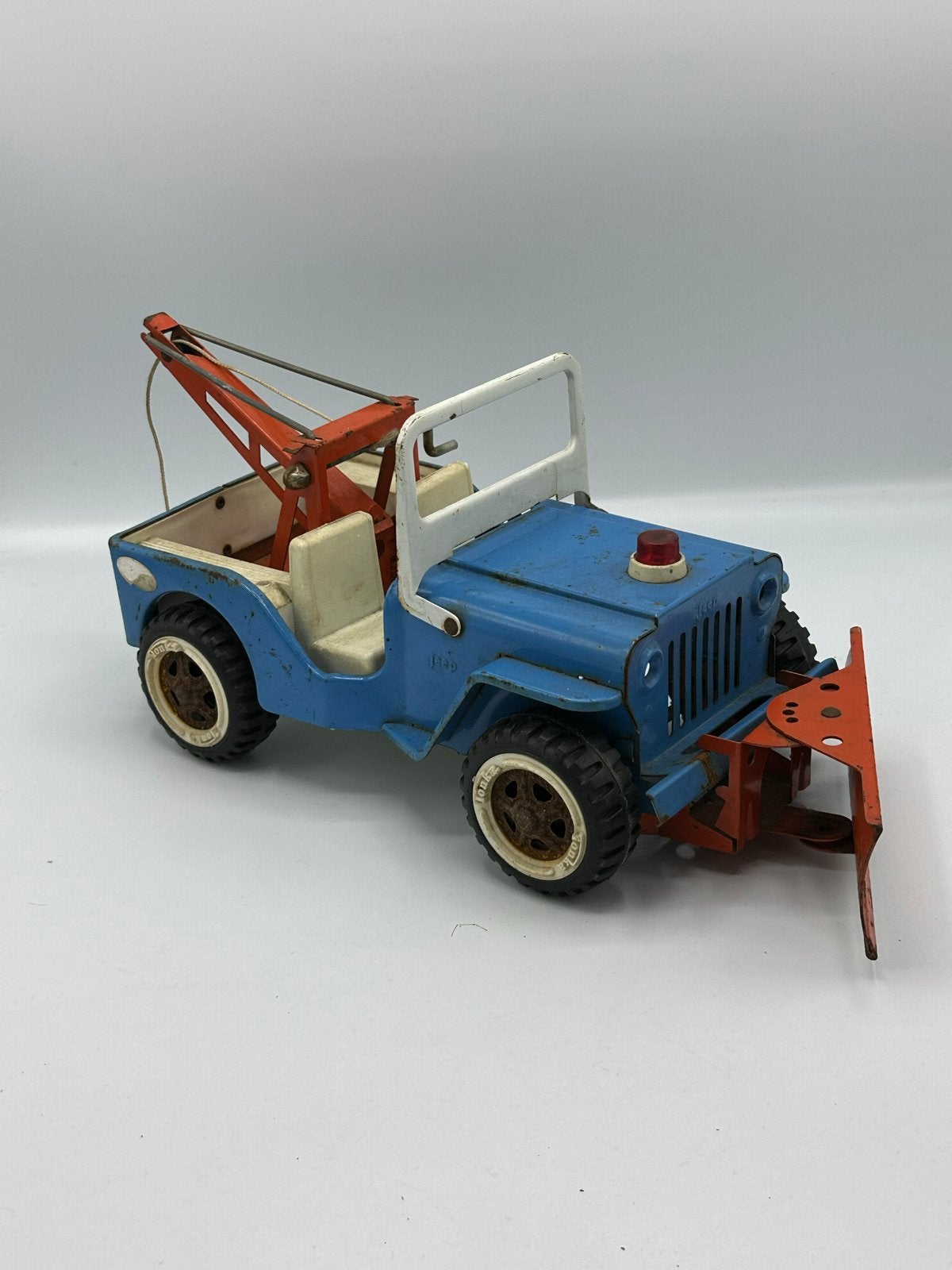 Vintage Tonka Jeep met sneeuwploeg en takel, Kinderen en Baby's, Speelgoed | Speelgoedvoertuigen, Ophalen of Verzenden, Gebruikt