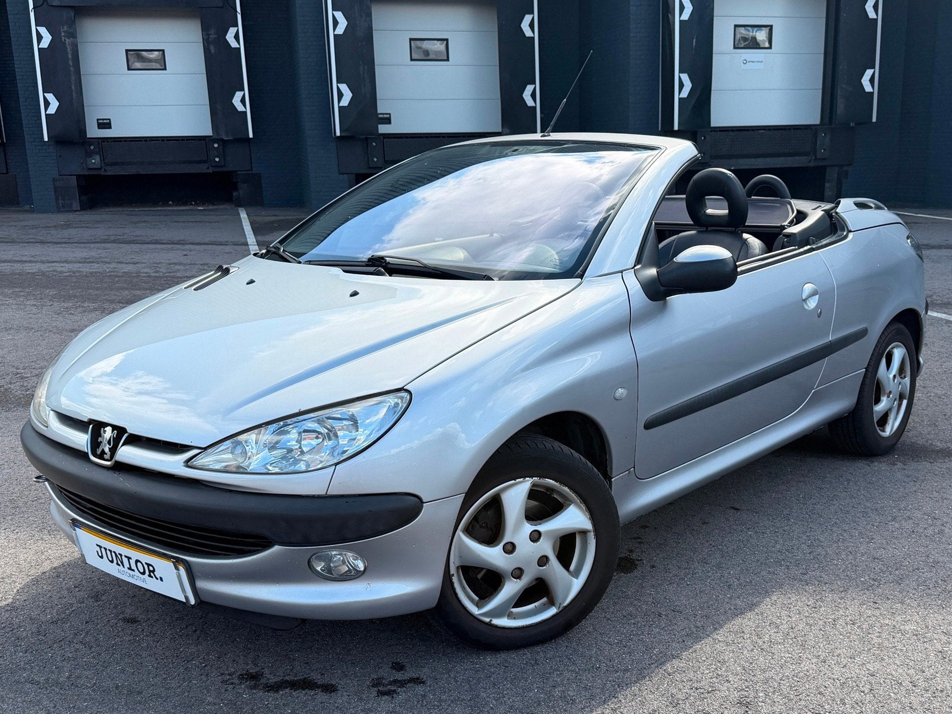 Peugeot 206 CC 1.6-16V AUTOMAAT/LEDER/CLIMA/15-03-2027APK, Auto's, Gebruikt, Zwart, 4 cilinders, Cabriolet