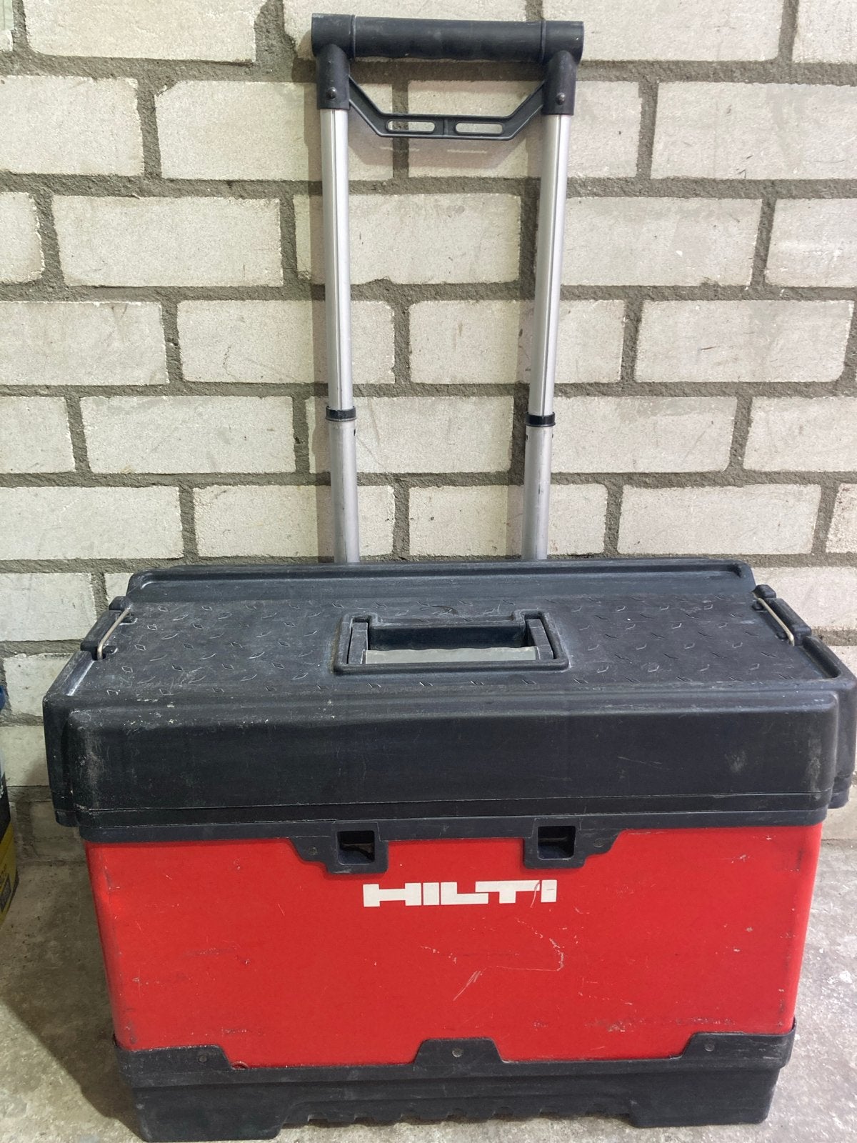 Hilti aluminium gereedschapskoffer op wielen, Ophalen of Verzenden, Gebruikt