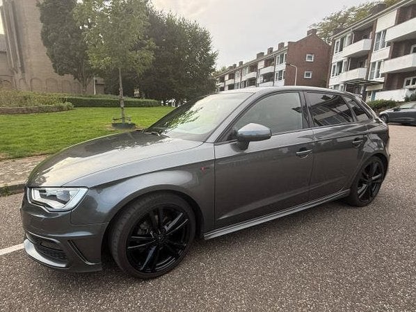 Audi A3 SB S-tronic 2015 Grijs S-line, Auto's, 135 pk, 4 cilinders, Origineel Nederlands, 1175 kg