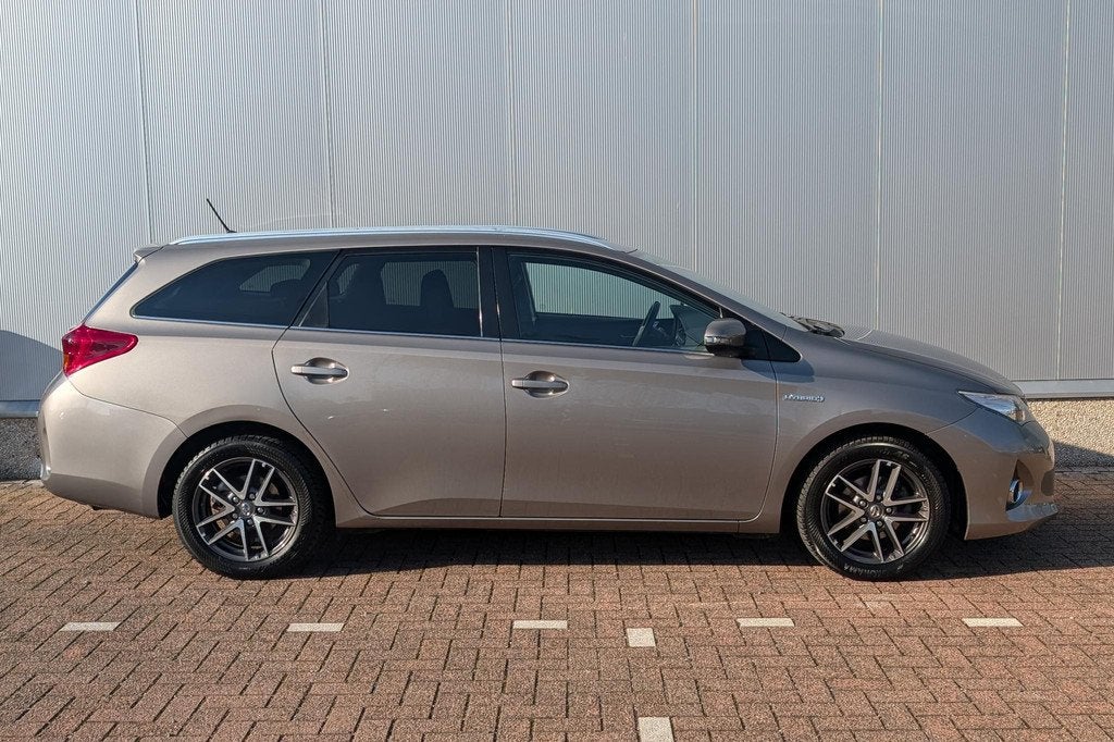 Toyota Auris Touring Sports 1.8 Hybrid Dynamic |Camera| Blue, Euro 5, Gebruikt, 4 cilinders, Bruin