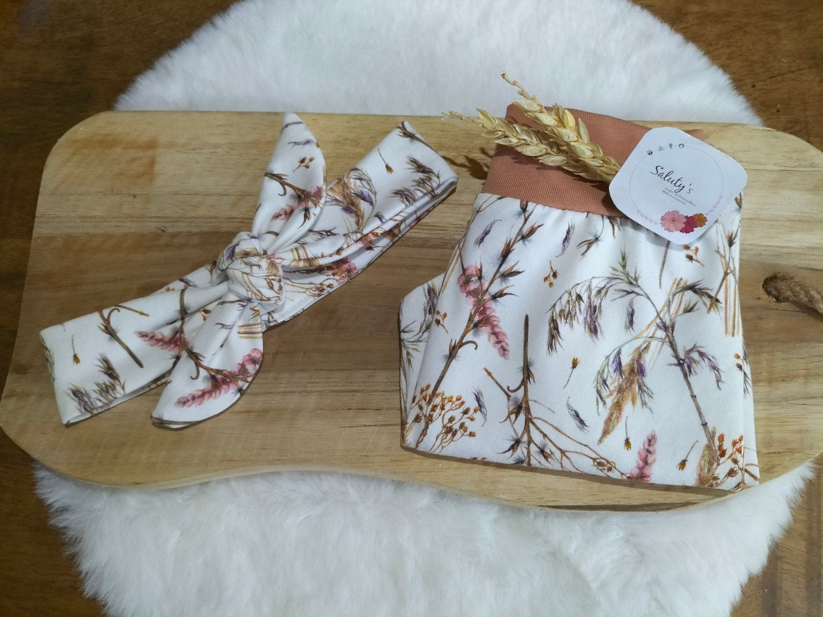 handgemaakt • Mooi broekje met haarbandje 62/68, Kinderen en Baby's, Broekje, Nieuw, Ophalen of Verzenden, Info@salutys.nl