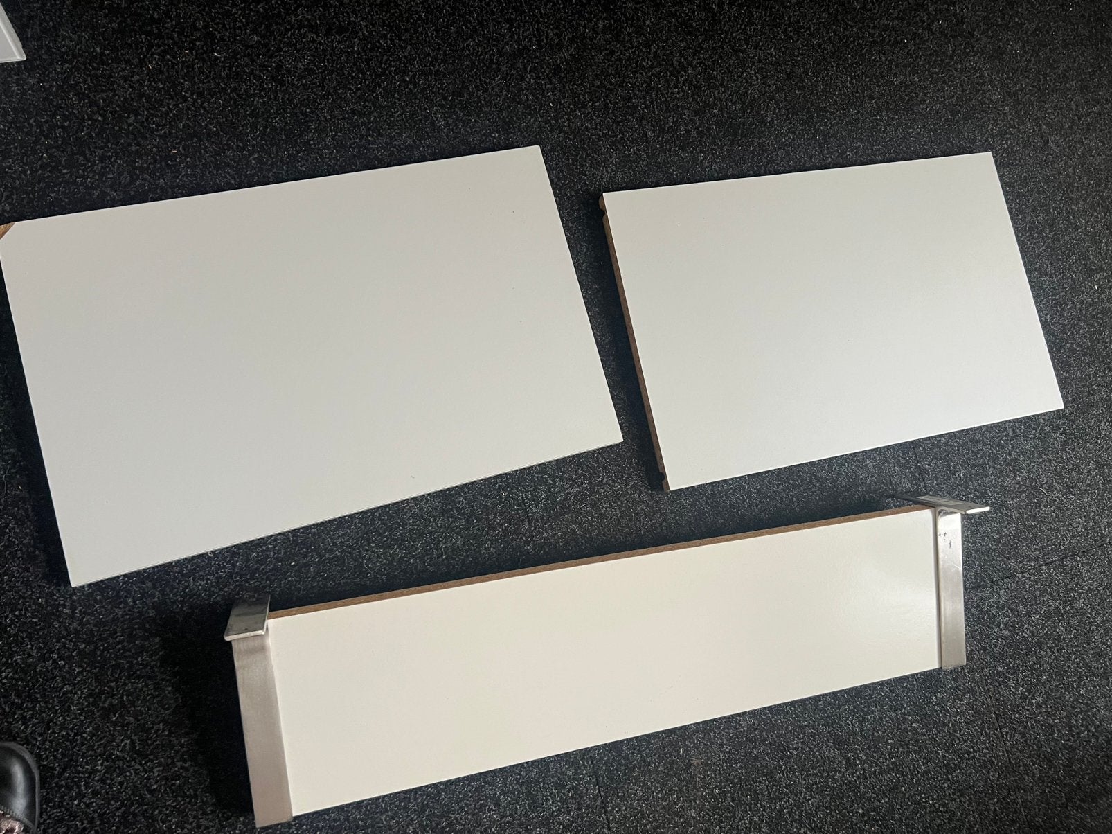 Ikea wandplank met ophangbeugels + besta, Ophalen of Verzenden, Gebruikt