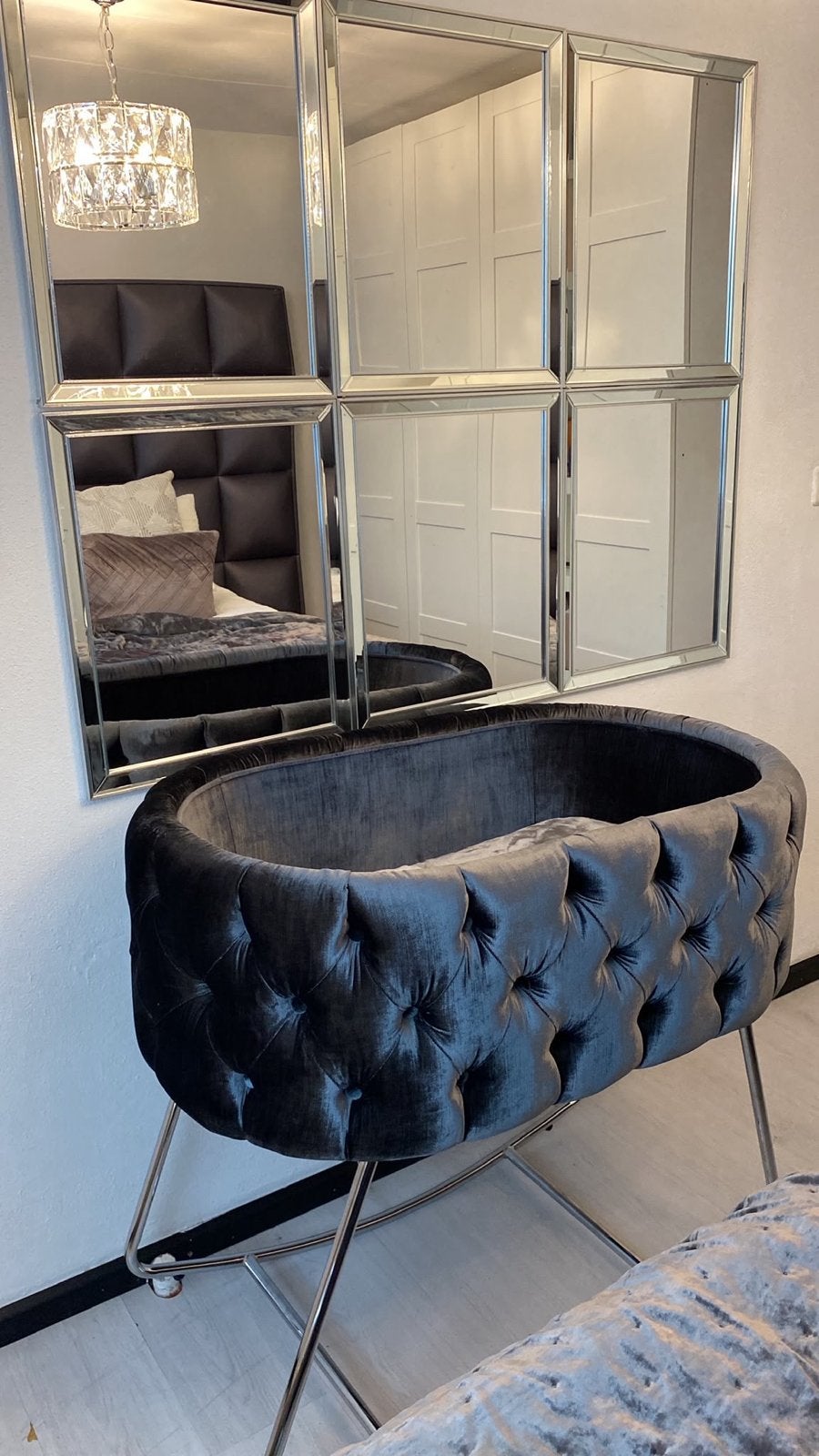 Velvet Luxe Wieg Grijs Velours met Chrome Onderstel, Ophalen of Verzenden, Zo goed als nieuw, Wieg