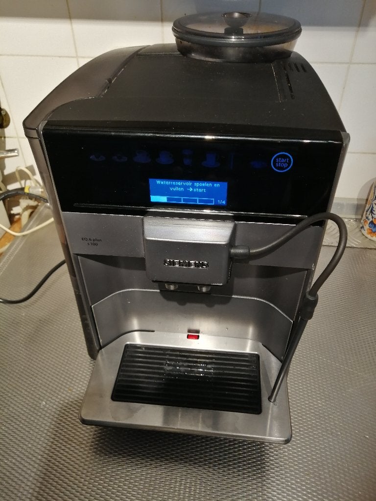 Siemens EQ 6 Plus volautomaat, Ophalen, Afneembaar waterreservoir, Gebruikt, Koffiemachine