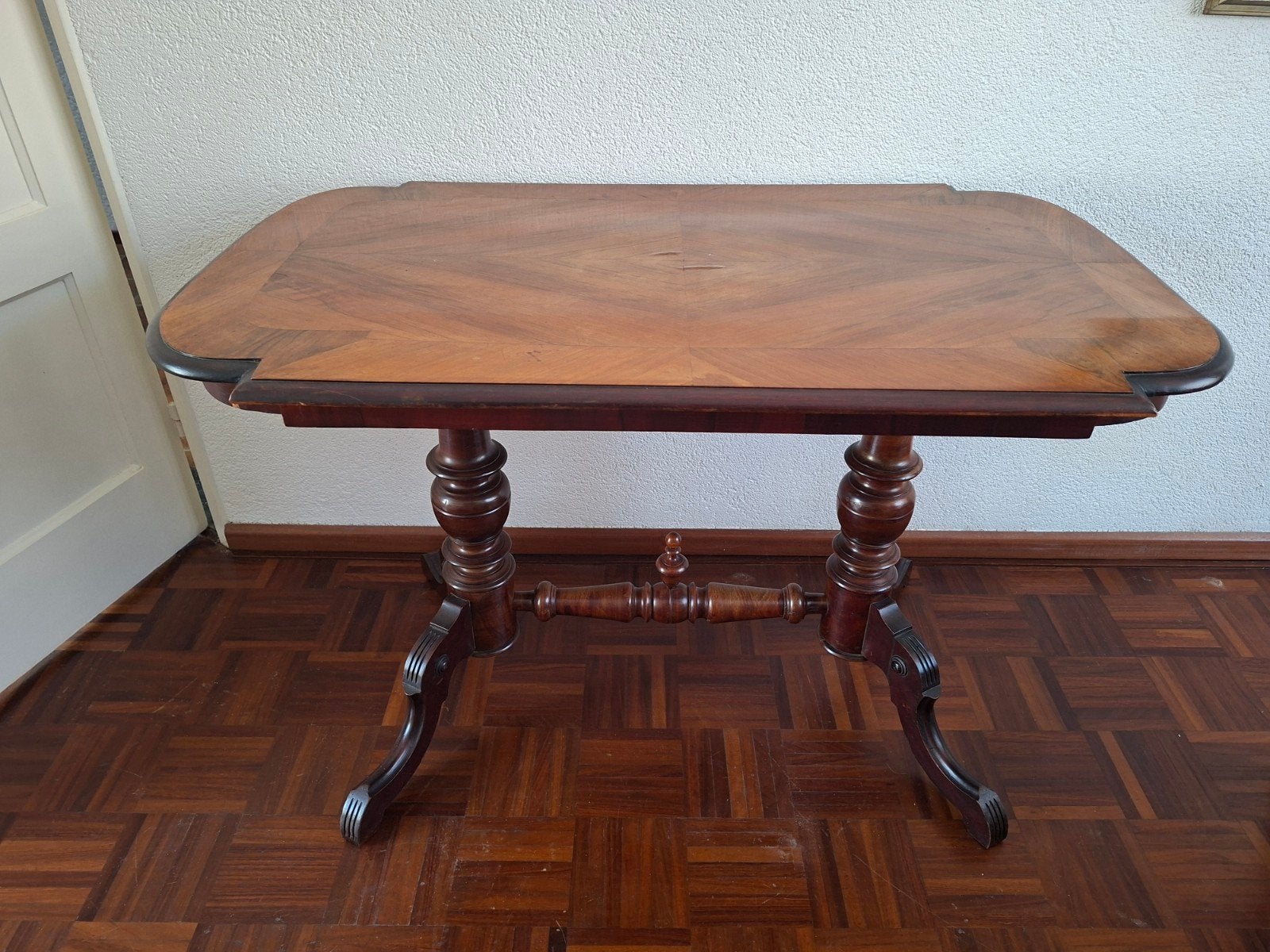 Antieke tafel met prachtig ingelegd blad, Ophalen
