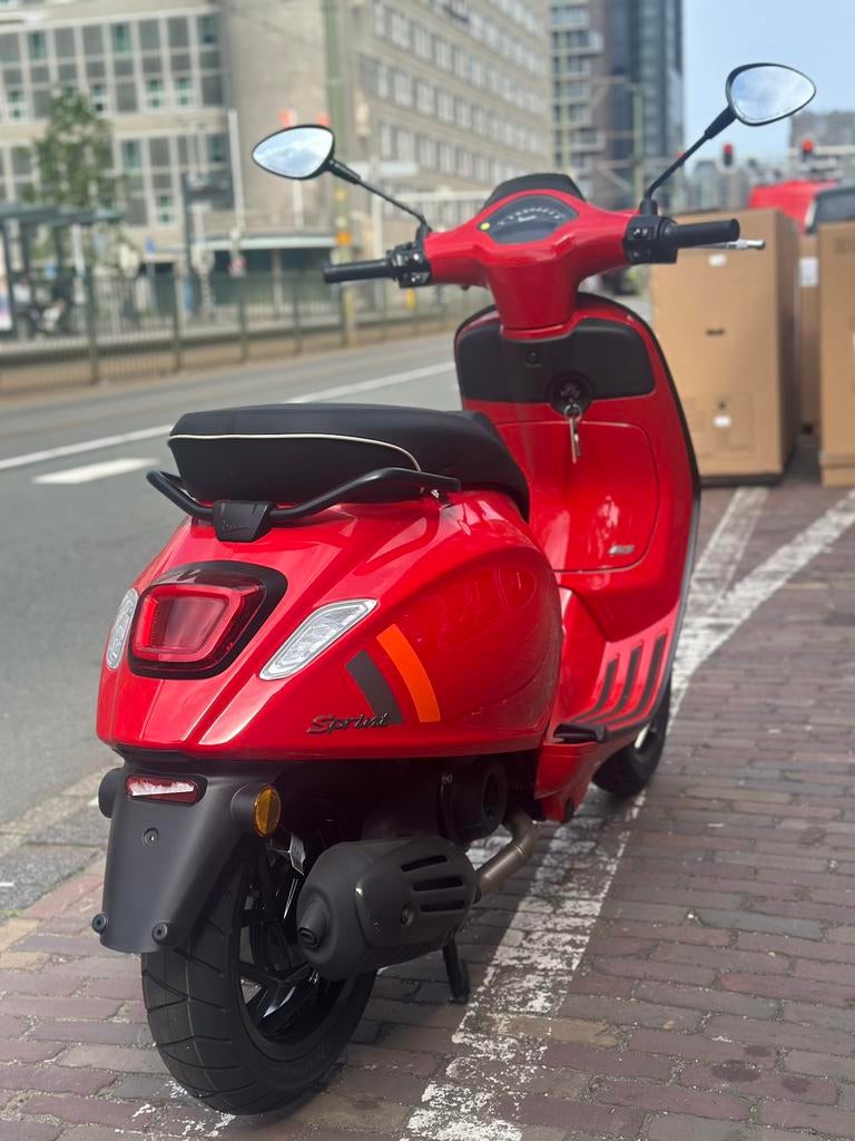 Vespa Sprint Rood 45KM 2026 Incl. bundelpakket ( vespa ), Overige modellen, Maximaal 45 km/u, Nieuw, Ophalen of Verzenden