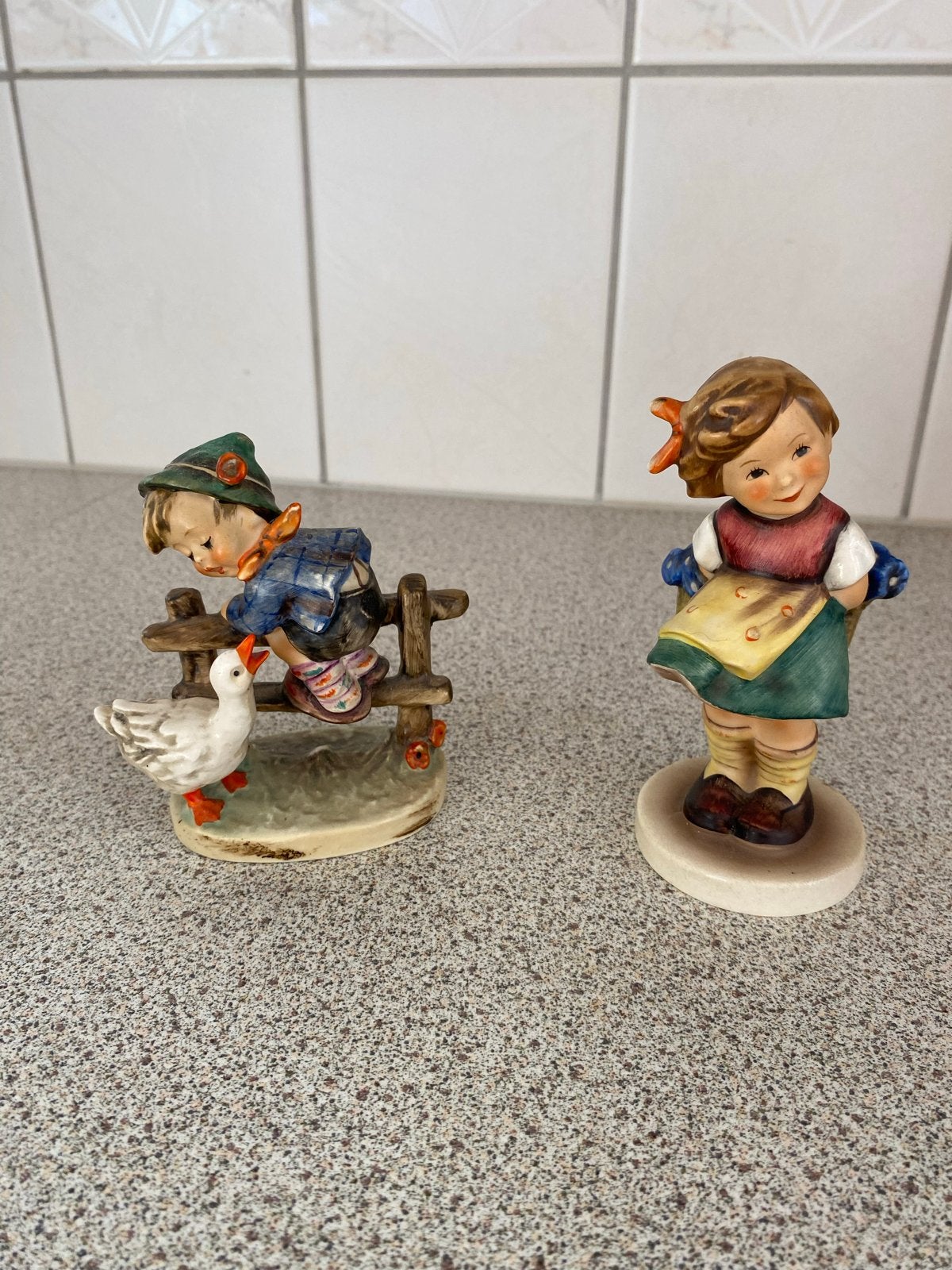 Vintage Goebel Hummel Beeldjes: Jongen met Gans & Meisje, Ophalen of Verzenden, Gebruikt
