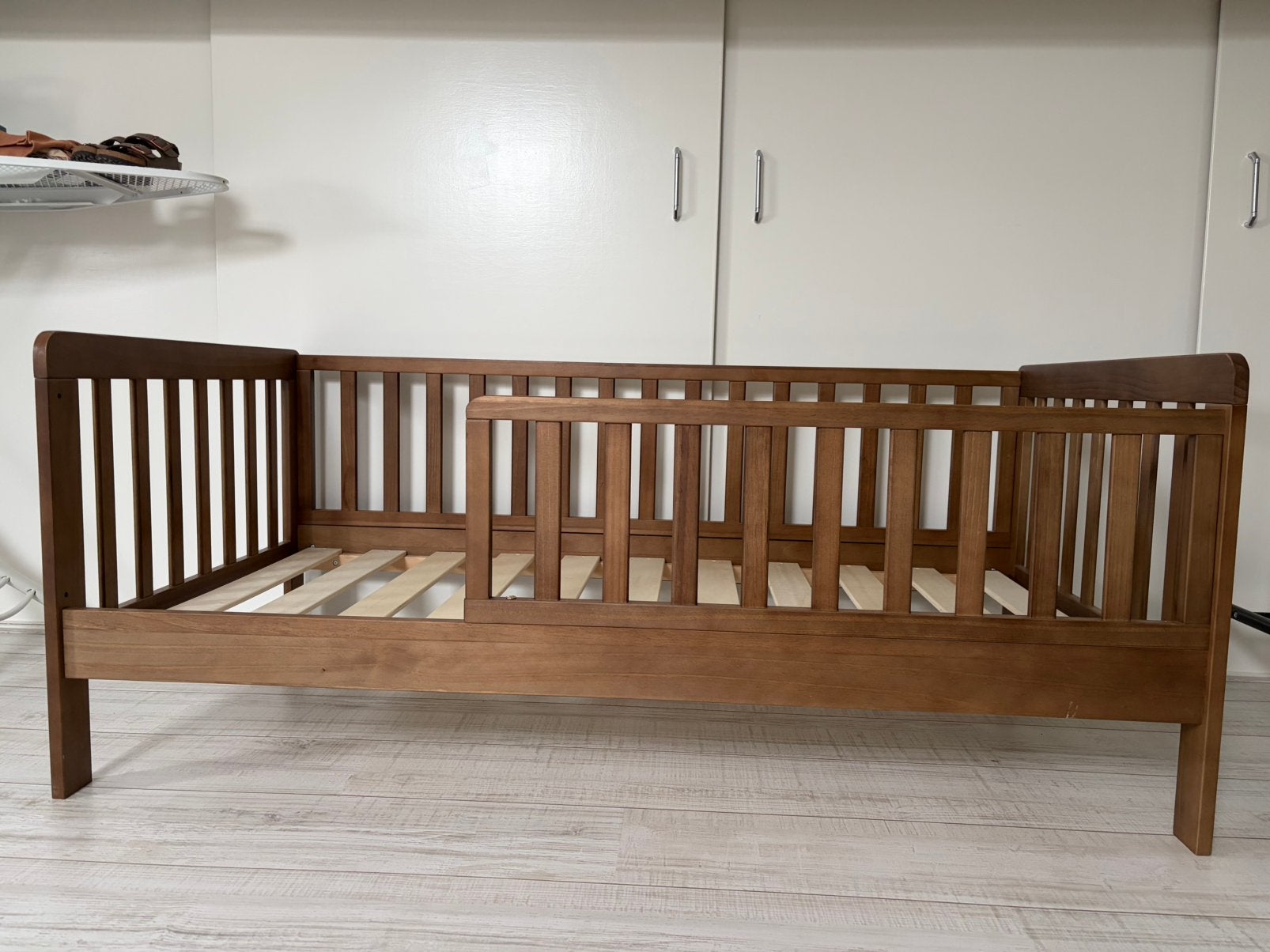 Peuterledikant Petit Amelie 70x140cm, Kinderen en Baby's, Ophalen, Zo goed als nieuw, Ledikant