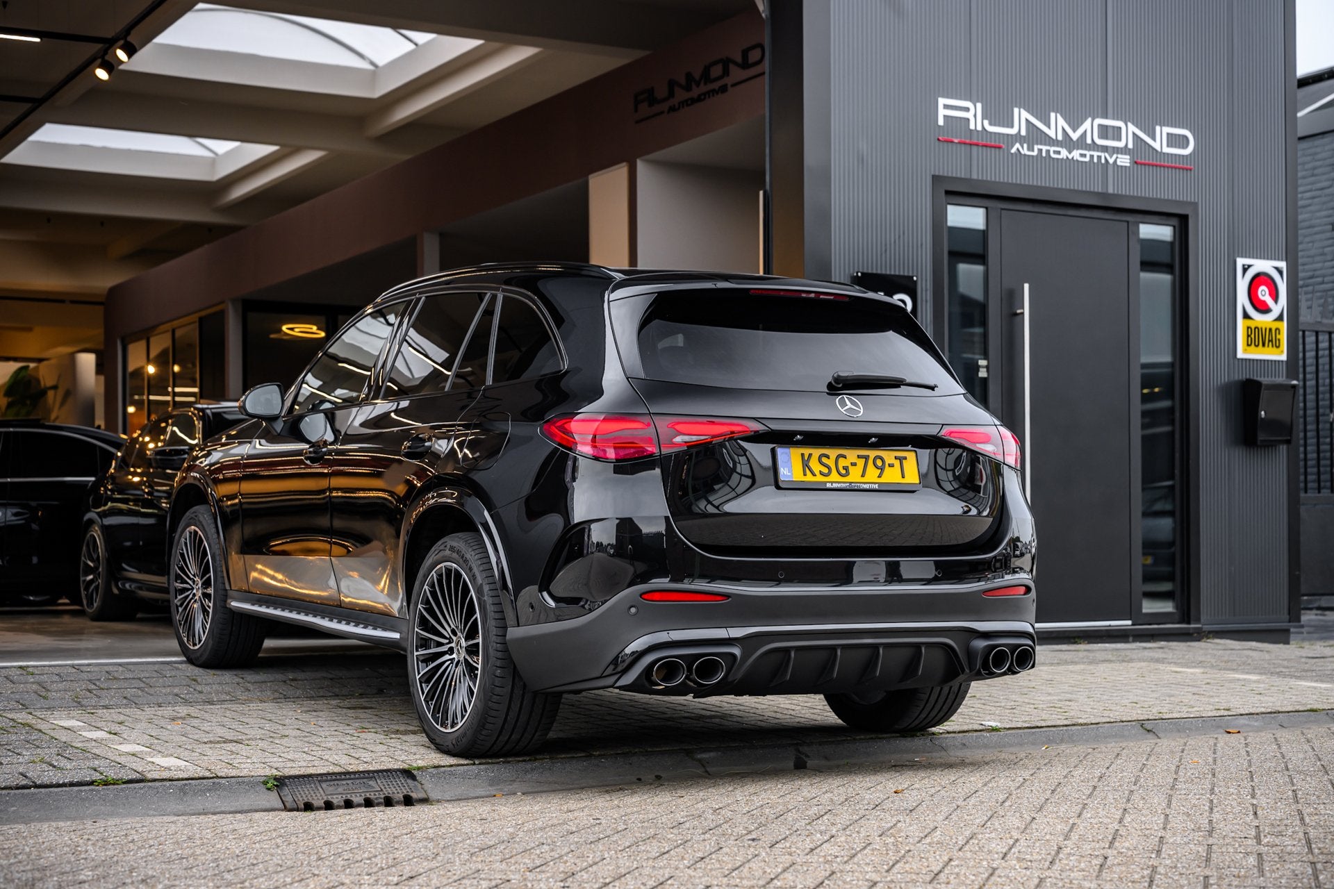 Mercedes-Benz GLC-klasse 400e 4MATIC AMG |Luchtvering|Pano|B, Auto's, Automaat, Gebruikt, 2255 kg, Zwart